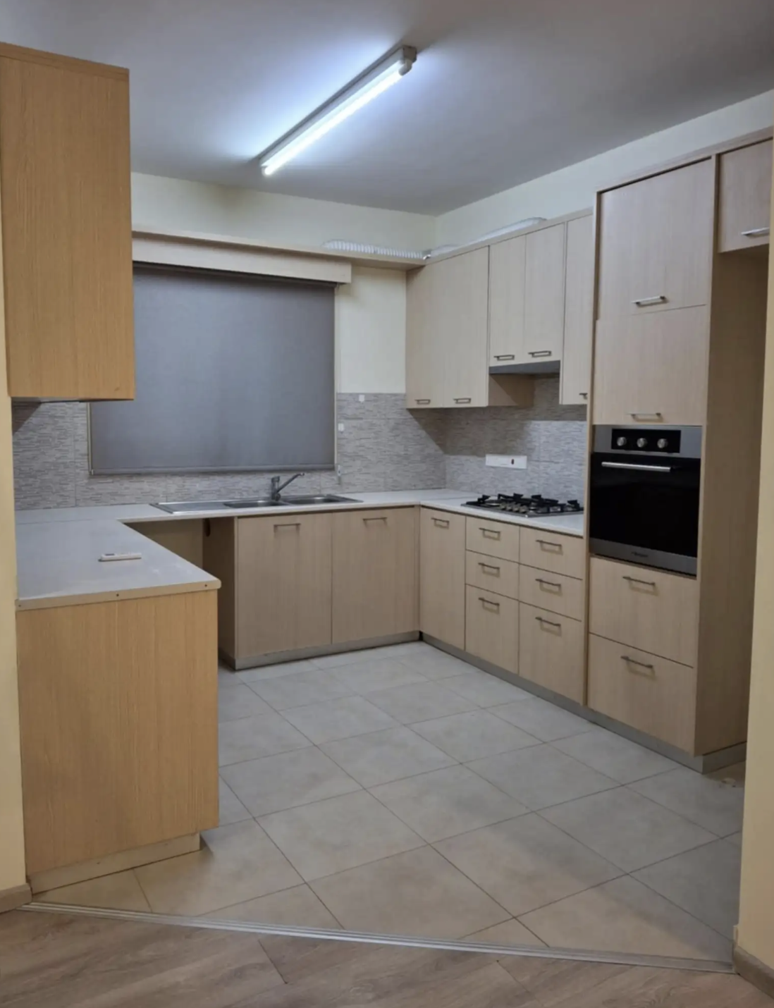 ΕΝΟΙΚΙΑΖΕΤΑΙ ΑΝΩΓΕΙΟΣ ΟΙΚΙΑ ΤΡΙΩΝ ΥΠΝΟΔΩΜΑΤΙΩΝ ΣΤΟ ΚΟΛΟΣΣΙ ΣΤΗ ΛΕΜΕΣΟ – ID 002181014